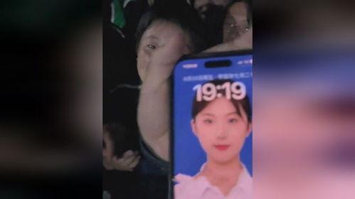 娱乐吃瓜酱的画面图片高清